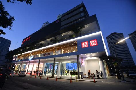 uniqlo flagship store manila